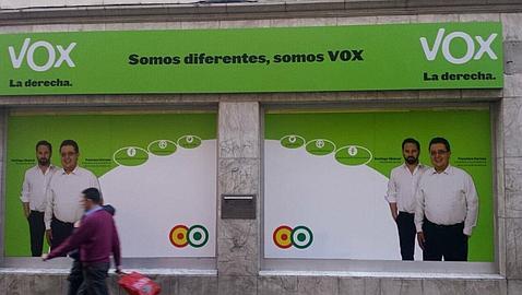 Escaparate de la sede en la calle Méndez Núñez
