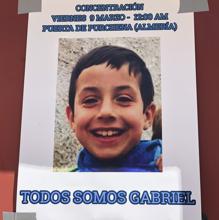 Cartel en una de las puertas de Las Hortichuelas
