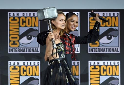 Natalie Portman and Tessa Thompson, en la presentación de la película