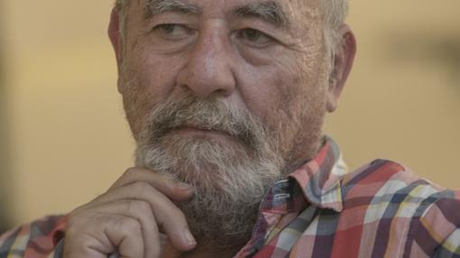 Ortiz Nuevo, licenciado en Ciencias Políticas, es investigador, actor, director, flamencólogo, escritor y poeta
