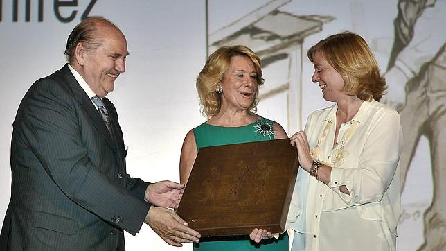 Esperanza Aguirre, aficionada a los toros y política sin complejos