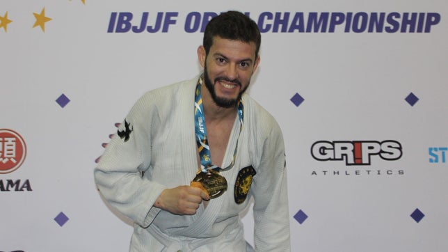 Un policía local de Dos Hermanas se proclama campeón de Europa de Jiu Jitsu