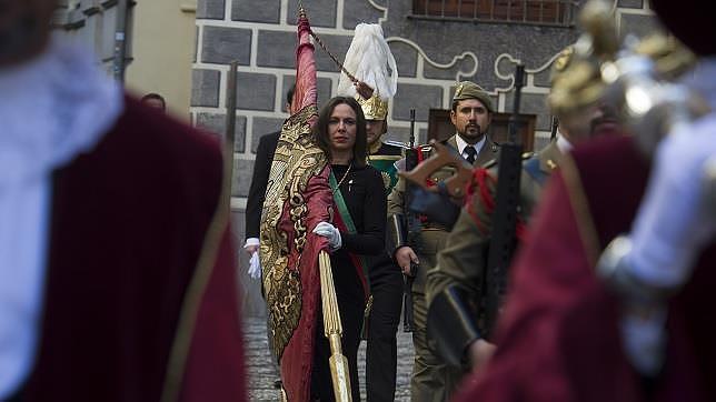 La concejal de Turismo, Rocío Díaz, portadora del pendón de Castilla