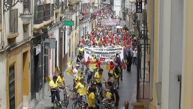 Un momento de la manifestación contra las privatizaciones en el Ayuntamiento