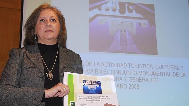 La directora del Patronato de la Alhambra y el Generalife, María del Mar Villafranca