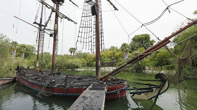 Así quedó el barco tras el incendio