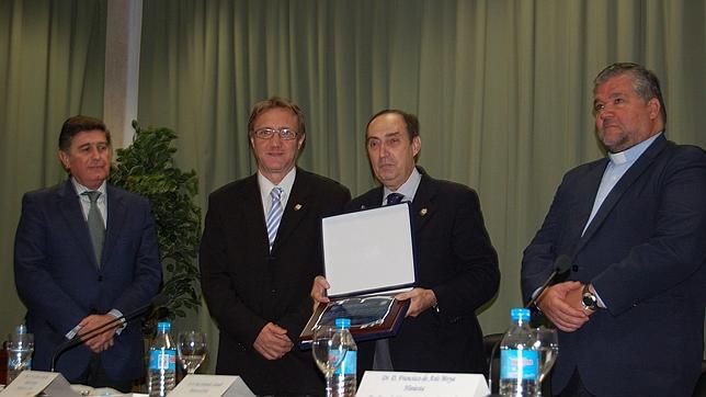 Symposio de Homeopatía en el Colegio de Médicos