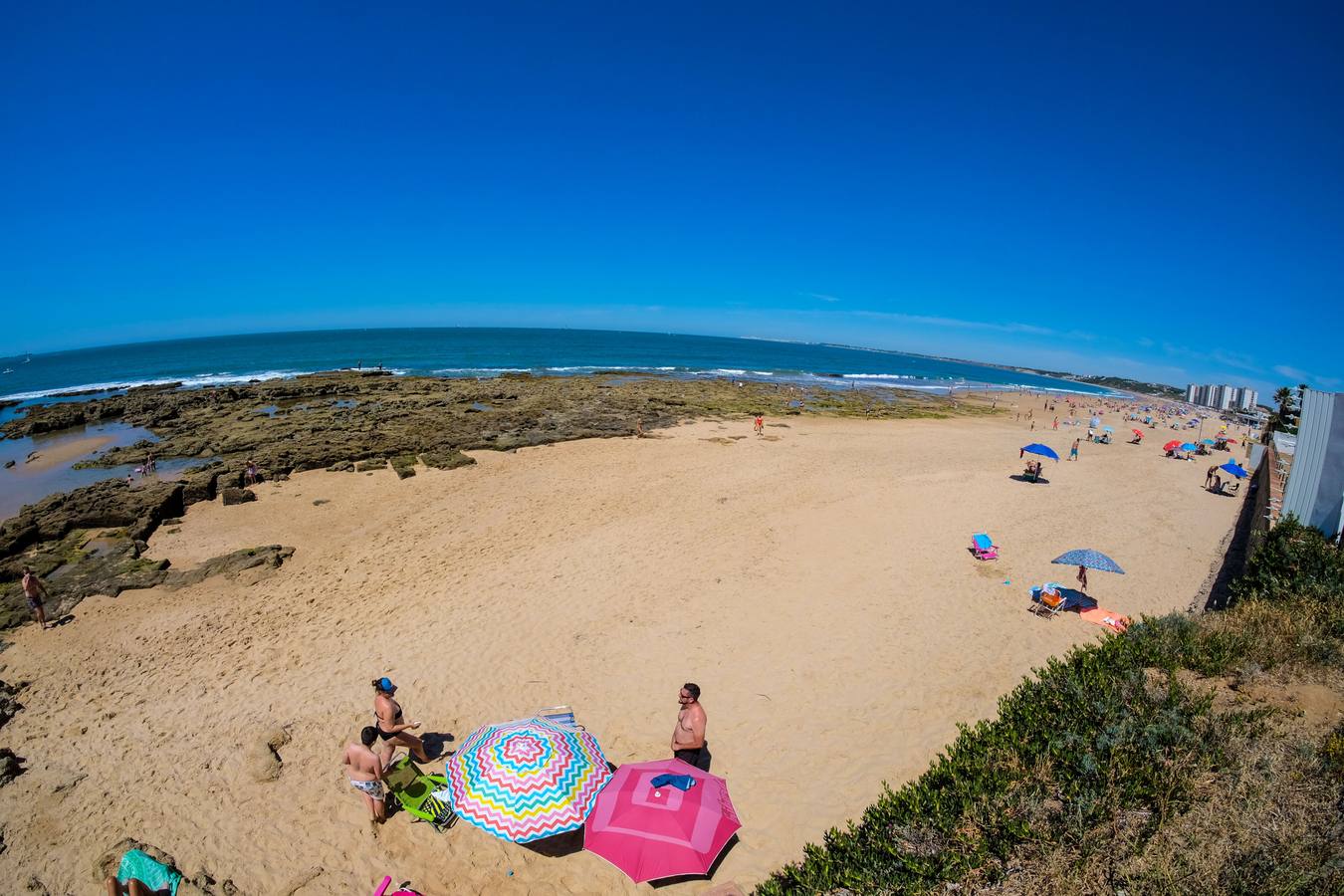 Fuerte afluencia en las playas de El Puerto de Santa María