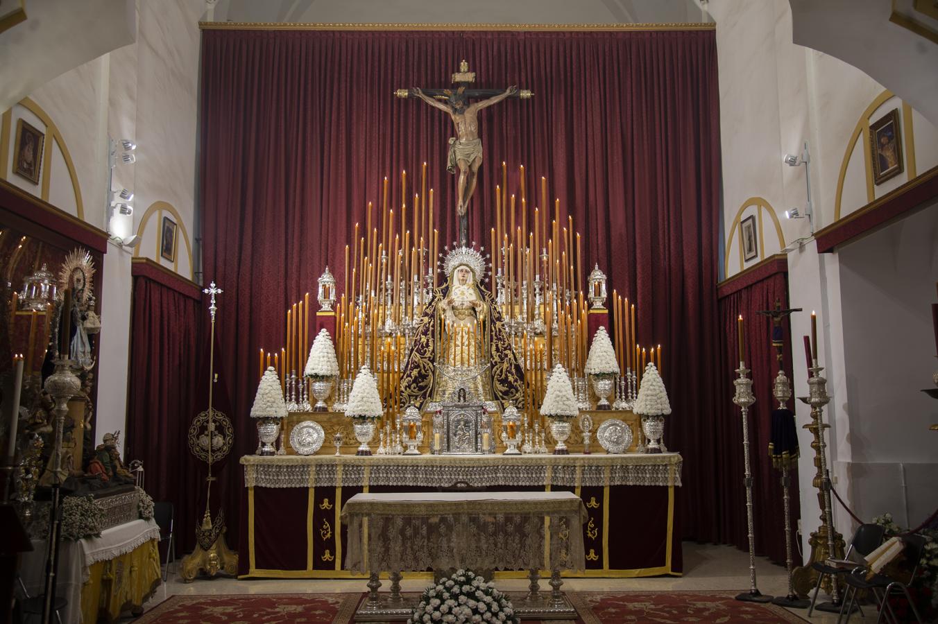 El altar de cultos de Madre de Dios de la Palma en la capilla casa