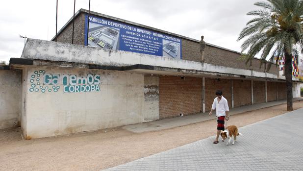 Pabellón de la Juventud, junto a la plaza de Andalucía