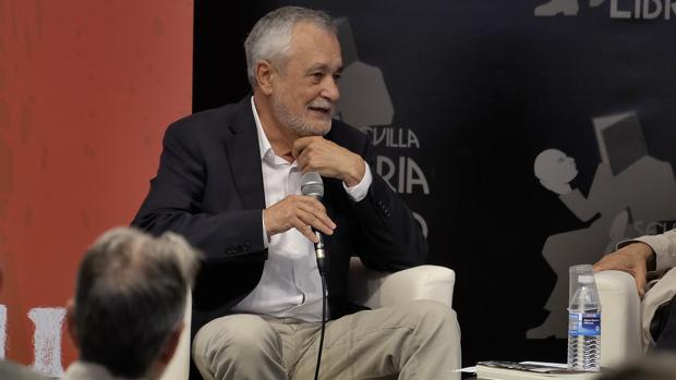 José Antonio Griñán, en la última feria del libro de Sevilla