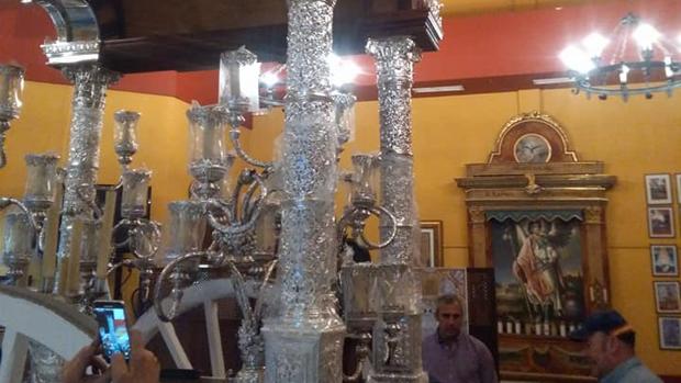 Columnas de la carreta del Rocío de Córdoba