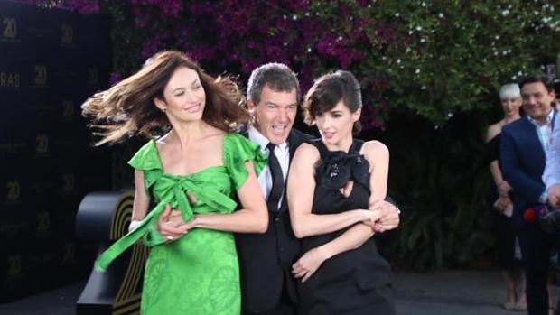 Antonio Banderas con PazVega y Olga Kurylenko