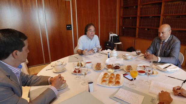 De izquierda a derecha, Jesús Ruiz Aragón, Amos García Rojas y Toni Lloret Parellada
