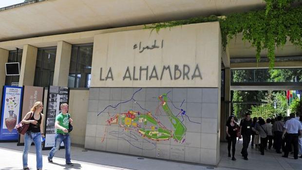 Faltan trabajadores en la Alhambra de Granada, según varios sindicatos.