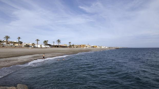 Las imáneges fueron captadas con un móvil cuando la pareja estaba en una playa