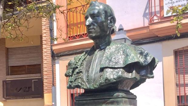 El busto de Lagartijo libre de pintadas