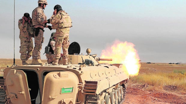 Un militar español instruye a soldados iraquíes en Besmayah
