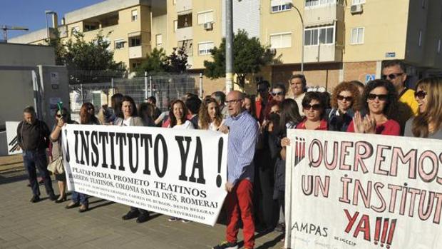 Protestas en Teatinos para pedir un nuevo instituto
