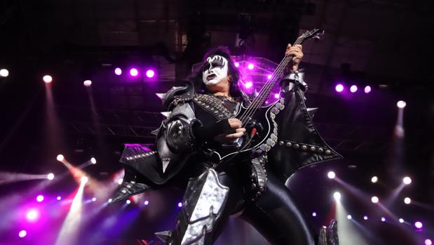 Un momento de la actuación de Kiss en la plaza de toros de Córdoba
