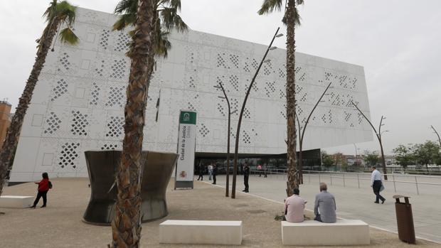 Fachada principal de la Ciudad de la Justicia de Córdoba