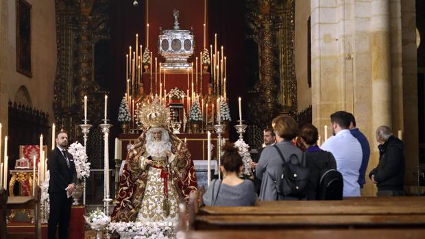 Nuestra Señora Reina de los Mártires de Córdoba en su besamanos en la Basílica Menor de San Pedro