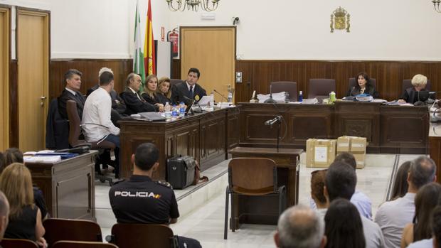 Una de las sesiones del juicio por los crímenes de Miguel Ángel y María