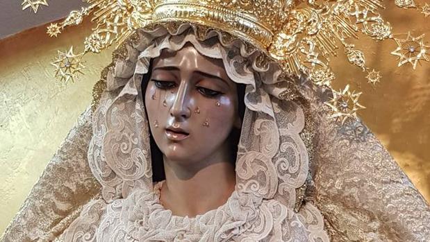 María Santísima de la O en su altar, en la parroquia de Fátima