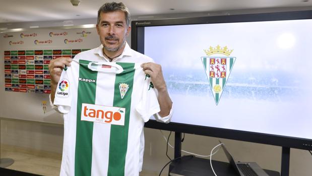 El entrenador del Córdoba B, Juan Marrero, en su presentación