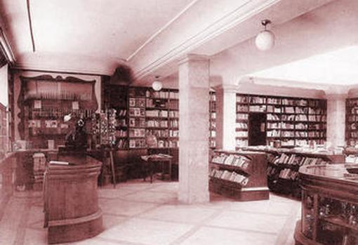 Imagen del interior de la Libreria Luque en la calle Gondomar