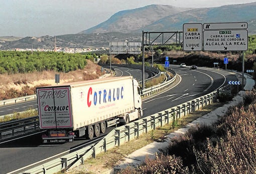 Acceso a Cabra por la autovía A-318 desde Lucena