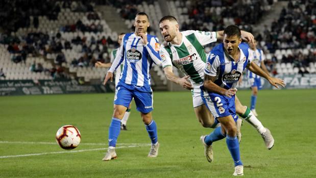 Javi Galán, en el partido ante el Deportivo, que tiene el mejor ataque de Segunda