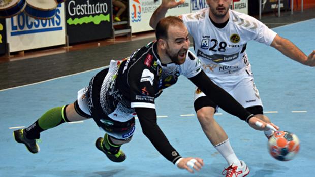 Lance de juego de un partido del Ximenez