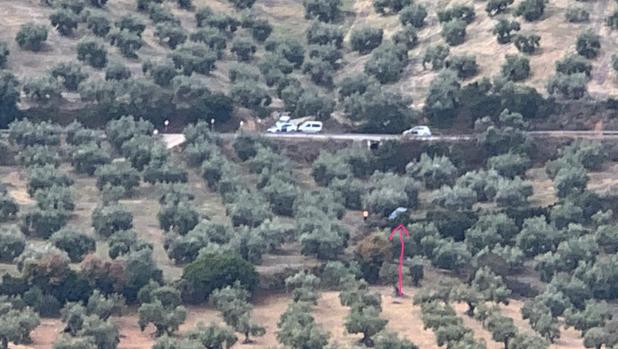 Paraje de Fuente Soto donde ha sido hallado el coche (señalado con una flecha) del hombre desaparecido
