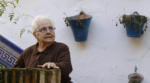 Manuela, la propietaria de Guzmanas, 4, que hace años que no monta el patio