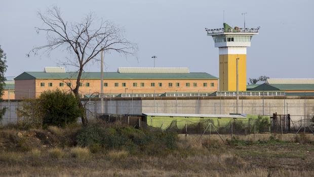 Vista exterior del penal de Huelva