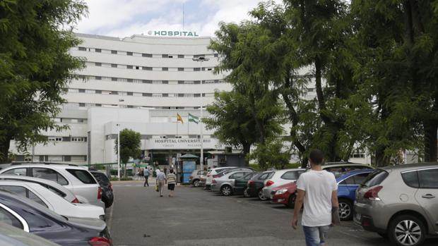 Aparcamiento en superficie del hospital Virgen Macarena de Sevilla