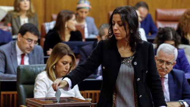 Marta Bosquet, en primer término; detrás, Susana Díaz
