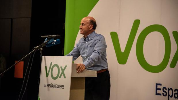 El hasta ahoora presidente de Vox en Granada, Julio Vao