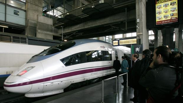 Un tren AVE en Córdoba