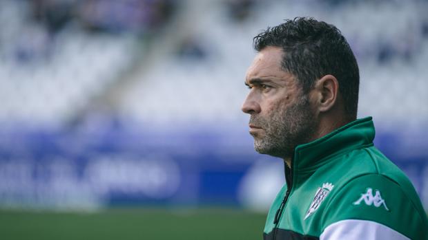 Rafa Navarro, con semblante serio en el Tartiere
