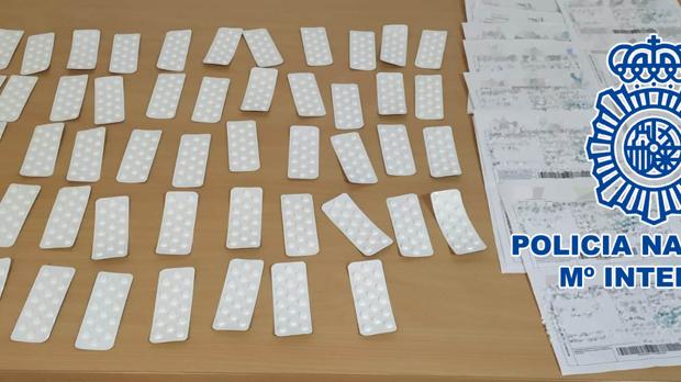 Dosis de medicamentos y recetas falsas intervenidas por la Policía Nacional en Córdoba