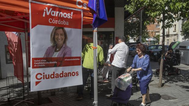 Publicidad electoral de Ciudadanos en el barrio de Ciudad Jardín de Córdoba