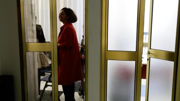 Isabel Ambrosio, poco antes de entrar al pleno del mes de abril
