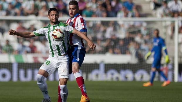 El exblanquiverde Florin Andone, en el partido ante el Atlético en Primera en El Arcángel
