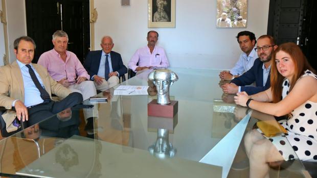 Imagen de la reunión del jurado del Trofero Municipal Taurino Manolete de Córdoba