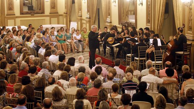 Orquesta de Plectro en el Círculo de la Amistad