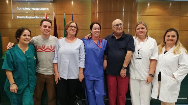 El paciente Eloy Ruiz (3º por la drcha.) junto a los enfermeros encargados del proyecto HEDO