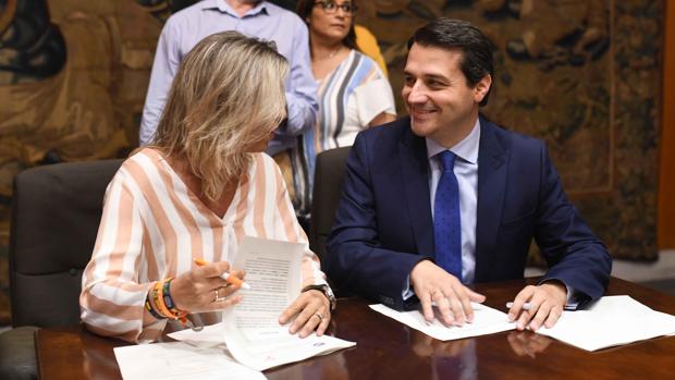 Firma del acuerdo entre Cs y PP