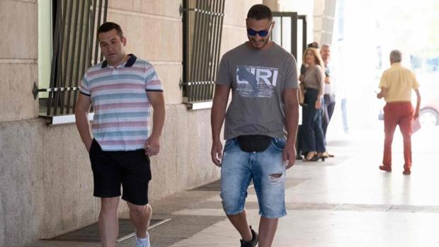 Dos integrantes de La Manada en la sede judicial de Sevilla